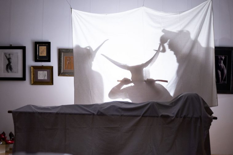 Performansz az Erotika kiállításon