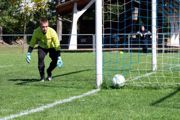 Juhász Zoltán csak szemmel tudta követni Virág Imre lövését, ami a Hunyadi egyenlítőgólját jelentette