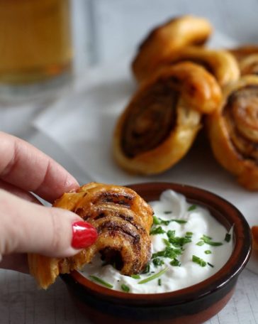 Sonkás-aszalt paradicsomos tekercsek