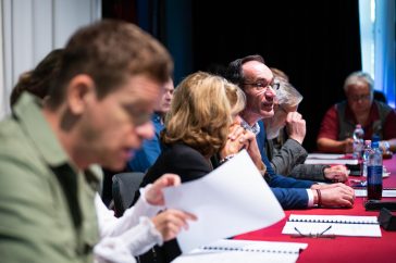 Varga Viktor a Temetés "luxuskivitelben" sajtónyilvános olvasópróbáján