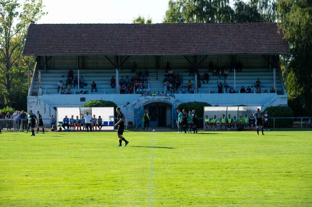 A 2021. szeptember 25-i Okányi KSK elleni gólzáporos megye egyes mérkőzésen mérkőzésen szolgálta utoljára a nézőket az 1926-ban épült lelátó