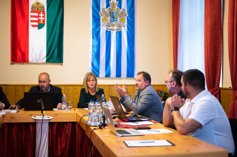 Hévizi Róbert tájékoztatást ad bizottsága javaslatáról