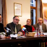 Babák Mihály polgármester, Fekete Péter kultúráért felelős államtitkár, és a Cervinus Teátrum részéről dr. Dósa Zsuzsa és Csasztvan András