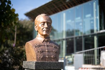 Wass Albert mellszobra ismét a Körös-parton