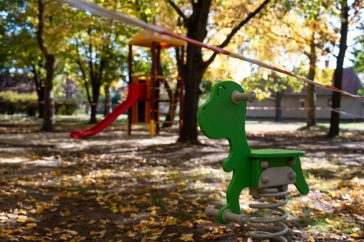Rugós játék a megújult játszótéren