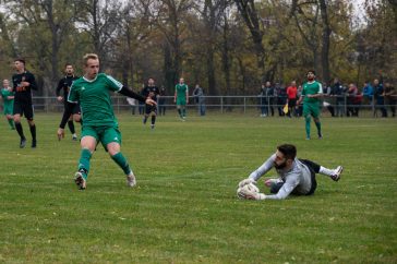 Magyar Martin elől hárít Kapusi Gergely