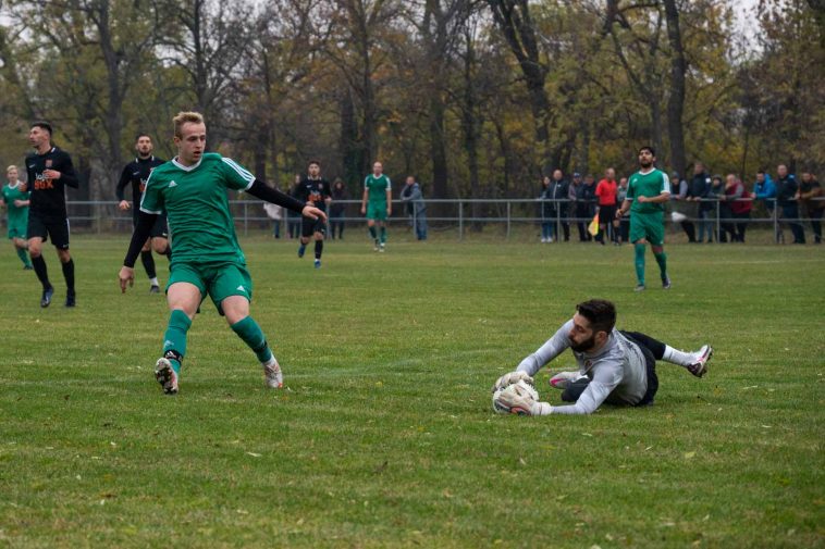 Magyar Martin elől hárít Kapusi Gergely