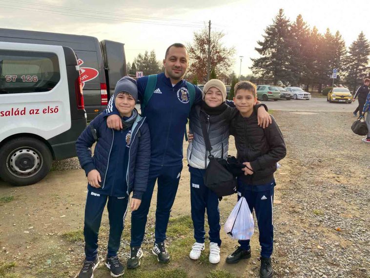 Sükösd Attila edző és a legkisebbek