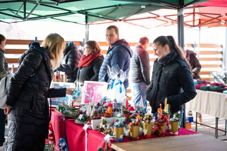 Kézműves vásárral kezdődött az advent Szentandráson
