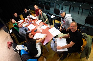 A Furcsa pár szereplőgárdája az október 18-i olvasópróbán