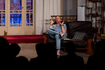 Timkó János a Furcsa pár ősbemutatóján 2021. december 17-én