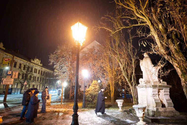 Emlékezők Tessedik Sámuel Szobra előtt
