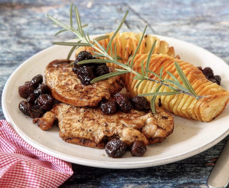 Aszalt áfonyával sült pulykamell