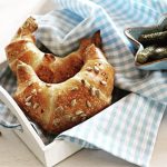 Ropogós, pulykasonkás kifli