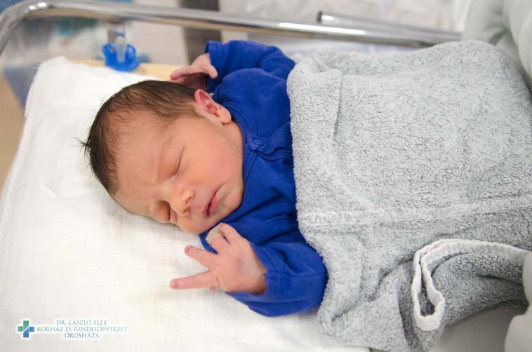 Szarvasi illetőségű az orosházi kórház idei első babája, Buzás Endre