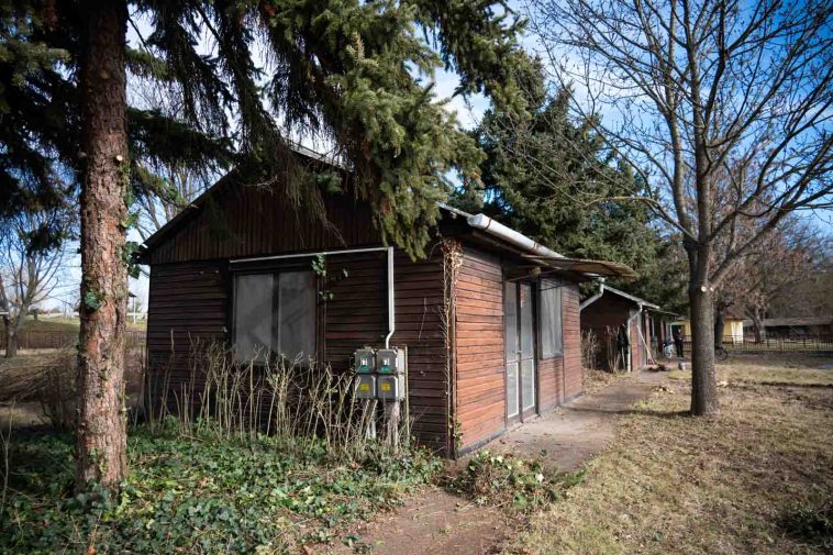 Az egykori honvédségi üdülő faházai