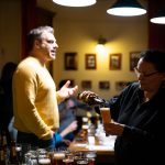 Bukovinszky Béla a Malátabár áltudományos sörkóstoló-sorozatnak első alkalmán a Szent András Sörfőzdében