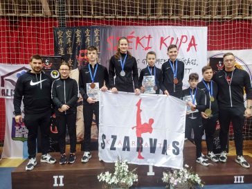 Hat érmet hoztak a szarvasi karatésok a Széki Kupáról
