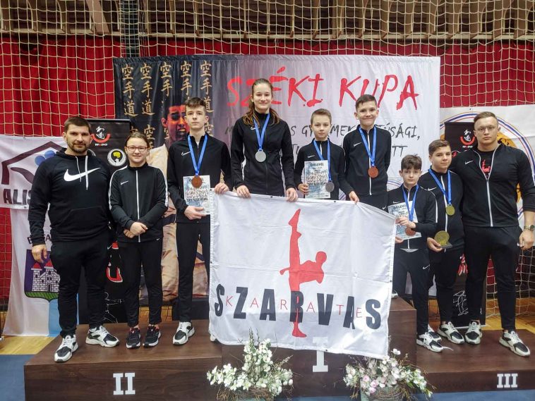 Hat érmet hoztak a szarvasi karatésok a Széki Kupáról