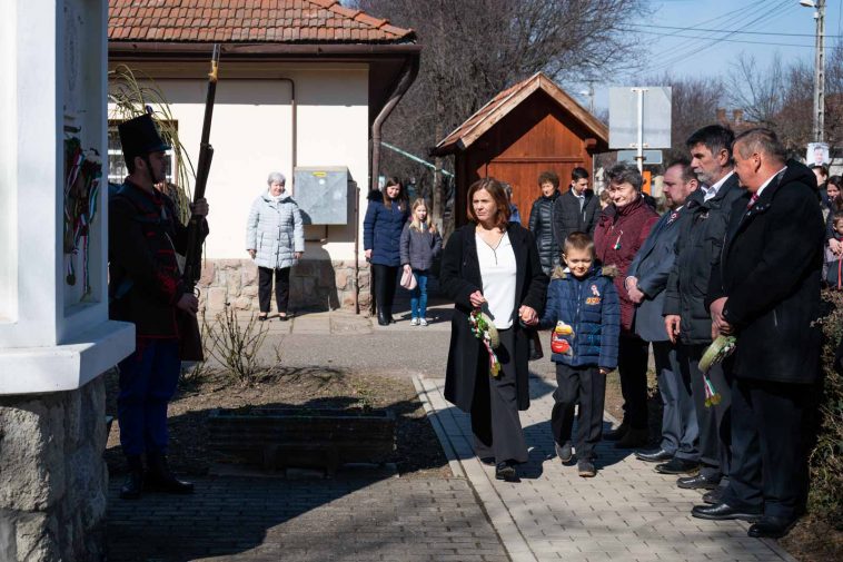 Koszorúzás március 15-e alkalmából Csabacsűdön