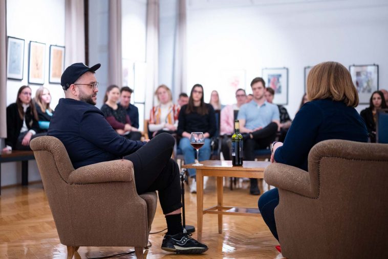 Szendrői Csabával Bődi Etelka beszélgetett az Íróklub szombati eseményén