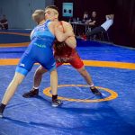 Tóth Patrik (pirosban) két nap alatt 14 meccset birkózott. Itt finn ellenfelével mérkőzik.