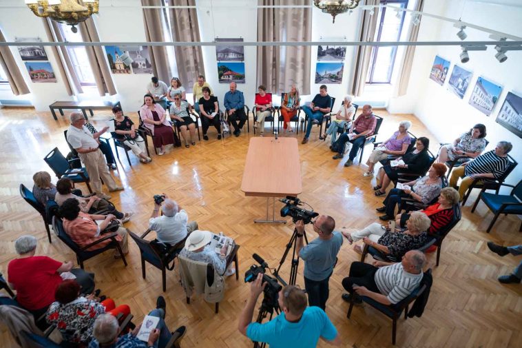 Dr. Molitorisz Pál bemutatja a Szarvasi Krónika 36. számát 2022. május 20-án