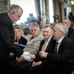 Dr. Kásler Miklós és Horváth Gábor Andor között Orovecz József a díjátadón