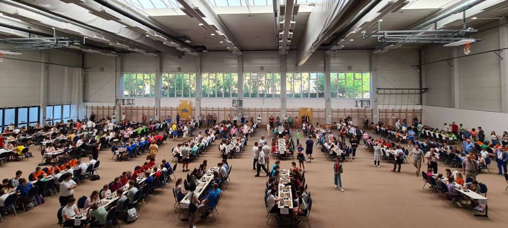 523 sakkozó gyermek, 127 iskolai csapat, összesen 6 kategóriában ült az asztalokhoz