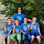 A benkás sakkcsapat és oktatójuk, Huszti Erika