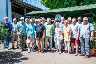 Balról: Grünvald Béla, Gulyás Mihály, Harka László, Schulcz László, Takács Imre, Veszter Géza, Dudás János, Nyári Mihály, Doba Ferenc, Nagy Károly, Darida Károly, Chlebniczky Jánosné, Pálos Attila, Veszter Gézáné, Pálos György, Sebők György, Opauszki Mihály, Chlebniczky János