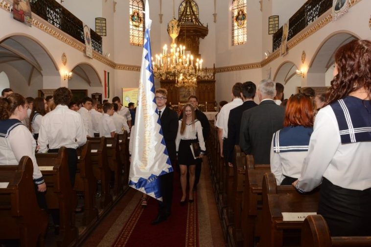 Jubileumi tanévzáró a Vajda Péter Evangélikus Gimnáziumban