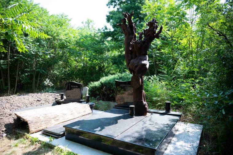 Ruzicskay György sírja Sárkány Magdolna önzetlenségének köszönhetően megújult