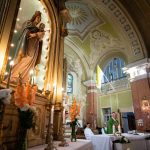 Kiss-Rigó László püspök a Szent Klára római katolikus templomban hálaadó szentmisét celebrál 2022. július 2-án