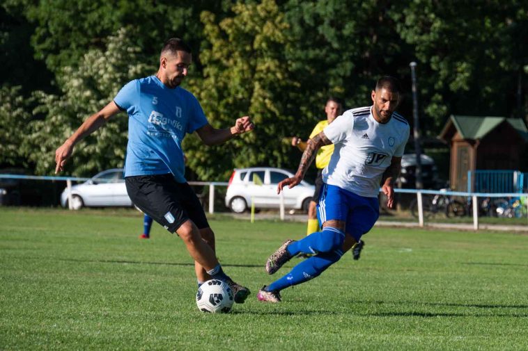 Polonszki Patrik és Remili Mohamed a Szarvasi FC 1905 Jászberényi FC elleni edzőmérkőzésén 2022. július 13-án