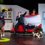 Ahogy az a képen is látszik, vidám darab az Örökösök