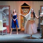 Timkó János (Jay Morrison), Szvrcsek Anita (Bonnie Sparks), Vanya Tímea (Gail Hildebrandt) és Boronyák Gergely (Chuck Galluccio) a Sors bolondjai című darabban 2022. július 22-én