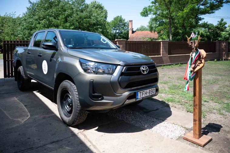 Békésszentandrási Tessedik Sámuel Vadásztársaság Magyar Falu Program támogatásával beszerzett új Toyota Hilux típusú terepjárója