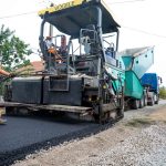 Zajlik a Dózsa György utca aszfaltozása Csabacsűdön