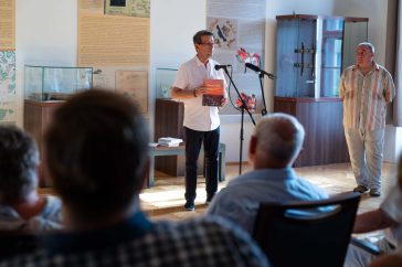 Babák Mihály polgármester írt a könyvbe