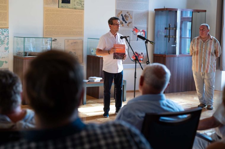 Babák Mihály polgármester írt a könyvbe