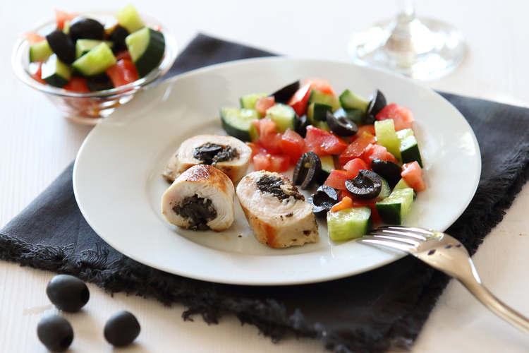 Olívakrémmel töltött pulykamellrolád