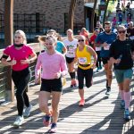 Elrajtolt a félmaratonosok mezőnye a Körös-körül a Körös körül Futófesztiválon vasárnap