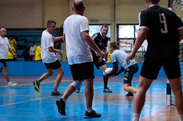 Fehérben a Lesz ami lesz, feketében a NagyRét Farm. Lesstyan-Goda Zsombor 8 gólt lőtt.