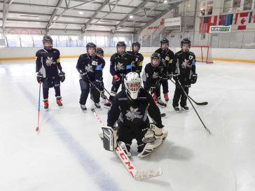 A Kiskőrösön jégre lépő U12-es szarvasi csapat