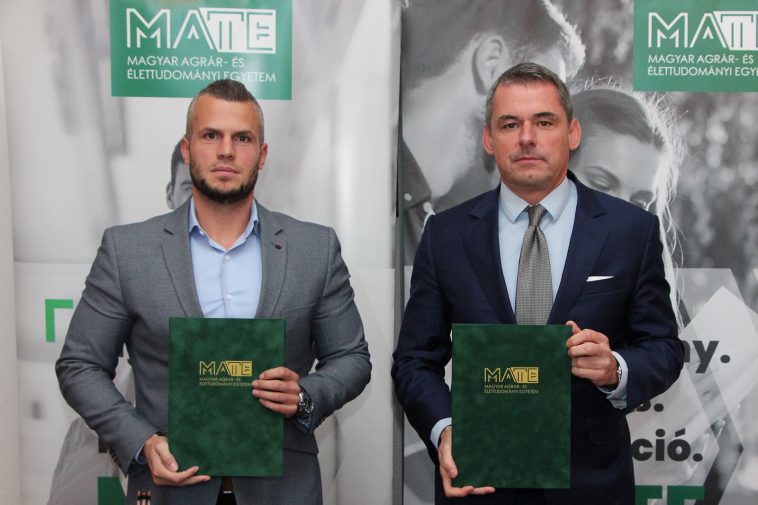 Dr. Gyuricza Csaba, a MATE rektora, és Török Gyula, az ABZ Drone Kft. ügyvezetője