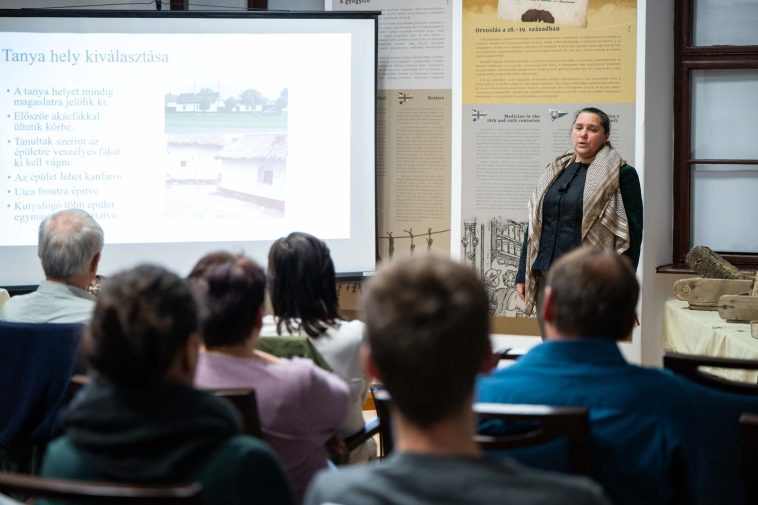 Urbancsokné Pljesovszki Ildikó előadása a Tessedik Sámuel Múzeumban