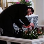 Magyar Tamás evangélikus lelkész gyújtotta meg az első gyertyát Csabacsűdön