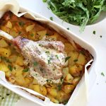 Tejfölös-mustáros tepsis alsócomb hagymás burgonyával