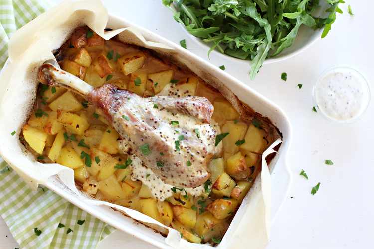 Tejfölös-mustáros tepsis alsócomb hagymás burgonyával